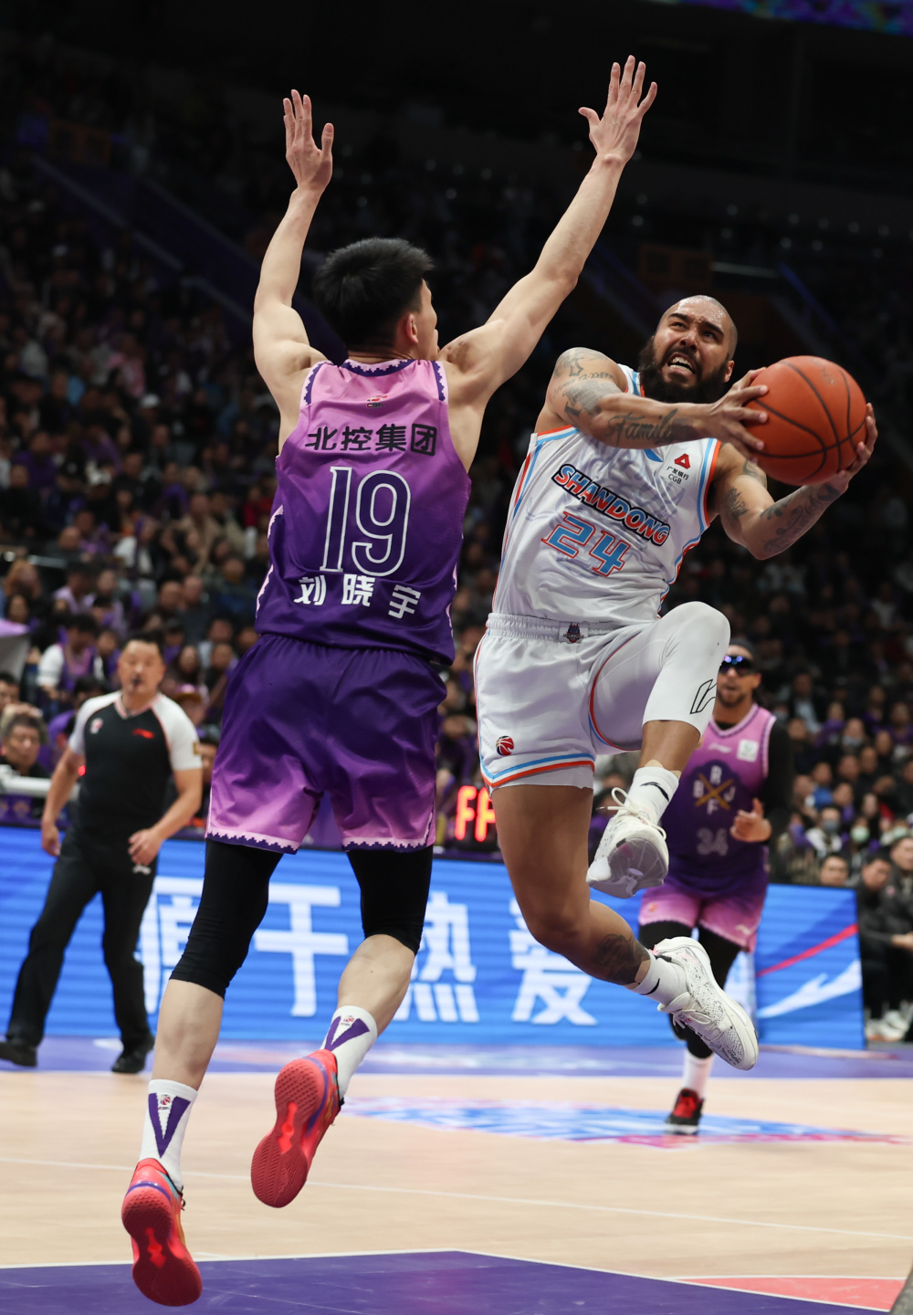 包含CBA季后赛赛程吃紧，北京首钢窗口期遗憾出局，目标明确，轮换策略成焦点的词条