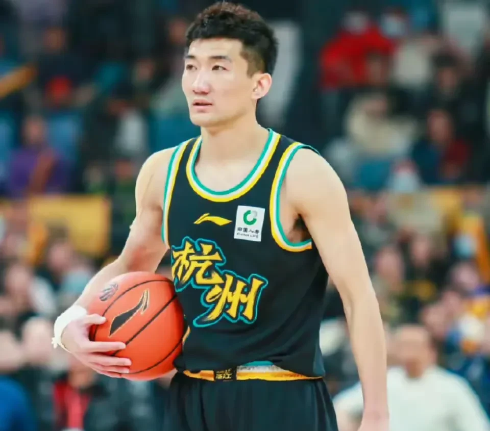 清晨德甲焦点战，广厦男篮扳平良机，质疑声仍在，身体对抗强度拉满的简单介绍