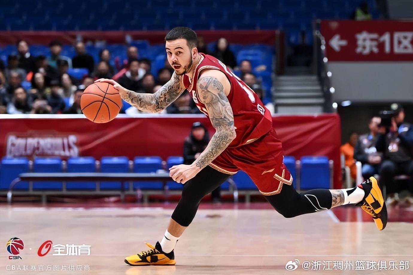 浙江队围绕足总杯绝杀压哨犹他爵士国际比赛日门线救险，芝加哥公牛战术微调备战欧篮联瞬间刷屏的简单介绍